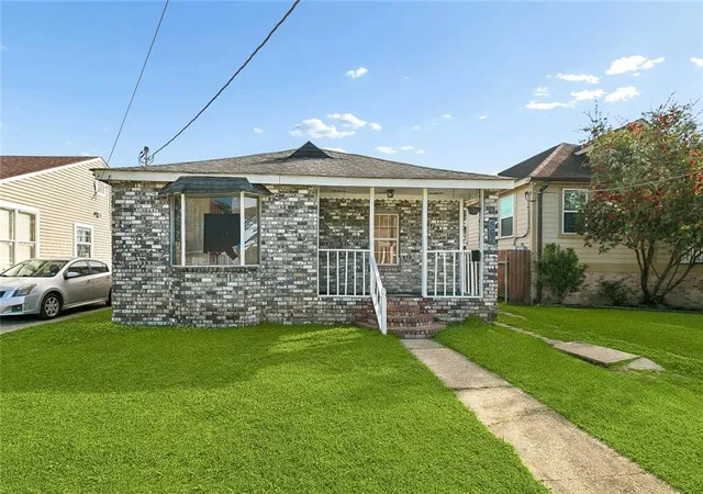 Photo 1 of Townhouse for sale at 507 Warrington Dr, New Orleans, LA 70122 | MLS# 2547559 | Listing updated on 2026-09-17