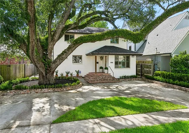 Photo 2 of Single family home for sale at 606 Brockenbraugh Ct, Metairie, LA 70005 | MLS# 2549335 | Listing updated on 2026-09-27