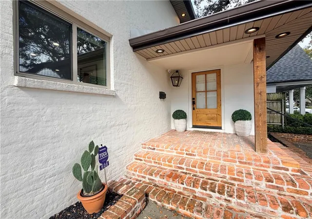 Photo 3 of Single family home for sale at 606 Brockenbraugh Ct, Metairie, LA 70005 | MLS# 2549335 | Listing updated on 2026-09-27