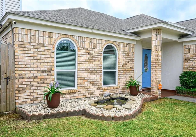 Photo 2 of Sale Pending at 2540 Foliage Dr, Marrero, LA 70072 | MLS# 2549770 | Listing updated on 2026-09-15