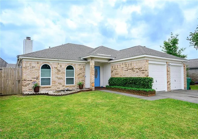 Photo 3 of Sale Pending at 2540 Foliage Dr, Marrero, LA 70072 | MLS# 2549770 | Listing updated on 2026-09-15
