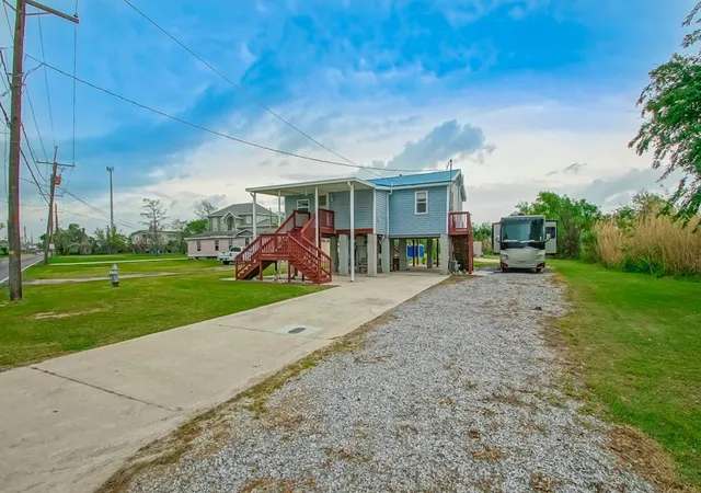 Photo 3 of Single family home for sale at 4411 Jean Lafitte Blvd, Lafitte, LA 70067 | MLS# 2550425 | Listing updated on 2026-09-23