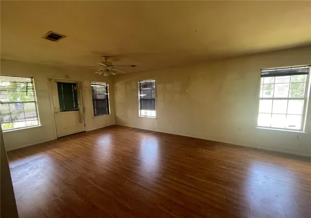 Photo 3 of Single family home for sale at 160 Canal St, Ponchatoula, LA 70454 | MLS# 2550620 | Listing updated on 2026-08-31