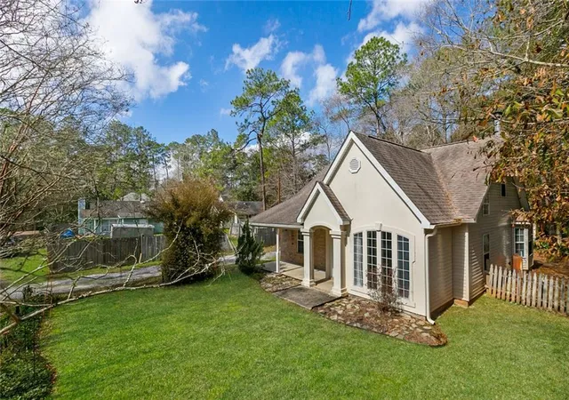 Photo 2 of Sale Pending at 22369 Eads St, Abita Springs, LA 70420 | MLS# 2551685 | Listing updated on 2026-09-17