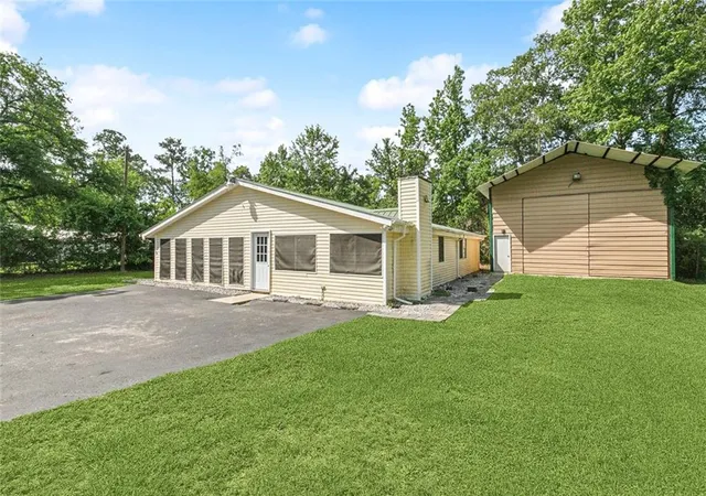 Photo 2 of Single family home for sale at 261 Jefferson Ave, Slidell, LA 70460 | MLS# 2551847 | Listing updated on 2026-09-10