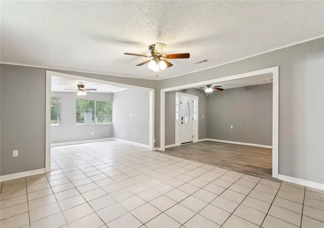 Photo 3 of Single family home for sale at 261 Jefferson Ave, Slidell, LA 70460 | MLS# 2551847 | Listing updated on 2026-09-10