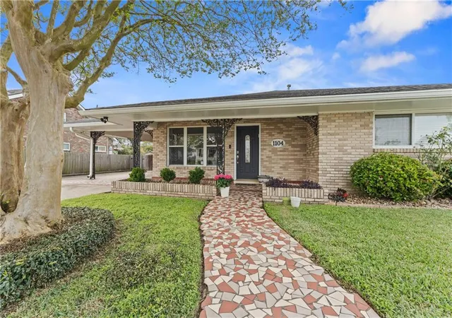 Photo 3 of Single family home for sale at 1104 Perrin Dr, Arabi, LA 70032 | MLS# 2537769 | Listing updated on 2026-09-12