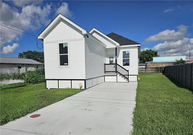 Photo 1 of Single family home for sale at 1046 Ave B, Westwego, LA 70094 | MLS# 2552674 | Listing updated on 2026-09-04