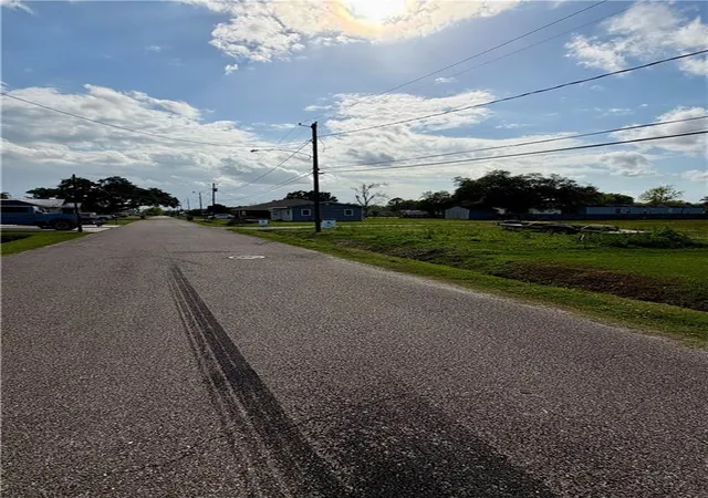 Photo 1 of Sale Pending at 154 St Charles Pl St, Hahnville, LA 70057 | MLS# 2552921 | Listing updated on 2026-09-14