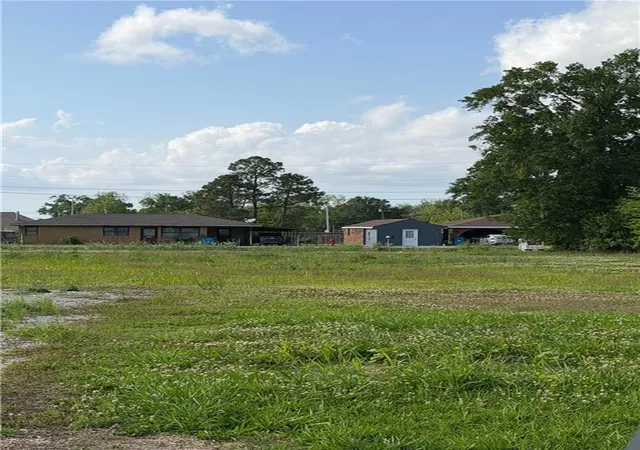 Photo 2 of Sale Pending at 154 St Charles Pl St, Hahnville, LA 70057 | MLS# 2552921 | Listing updated on 2026-09-14