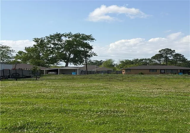 Photo 3 of Sale Pending at 154 St Charles Pl St, Hahnville, LA 70057 | MLS# 2552921 | Listing updated on 2026-09-14