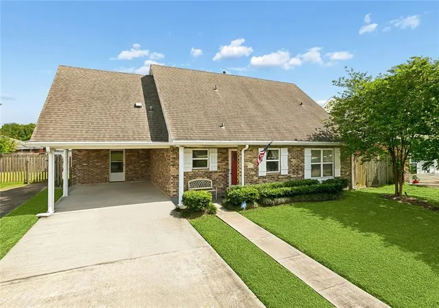 Photo 1 of Single family home for sale at 121 Rex Dr, River Ridge, LA 70123 | MLS# 2537798 | Listing updated on 2026-08-31