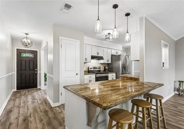 Photo 3 of Single family home for sale at 412 Water Oak Ln, Mandeville, LA 70471 | MLS# 2552537 | Listing updated on 2026-09-21