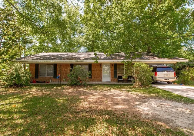 Photo 1 of Sale Pending at 465 S 4th Street, Ponchatoula, LA 70454 | MLS# 2546514 | Listing updated on 2026-09-26