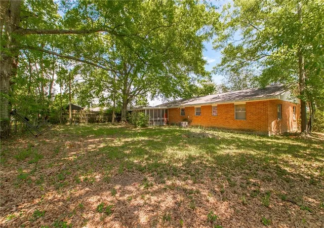 Photo 3 of Sale Pending at 465 S 4th Street, Ponchatoula, LA 70454 | MLS# 2546514 | Listing updated on 2026-09-26