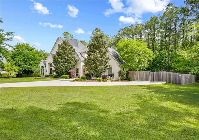 Photo 2 of Sale Pending at 459 Camden Park Dr, Covington, LA 70435 | MLS# 2552895 | Listing updated on 2026-08-30