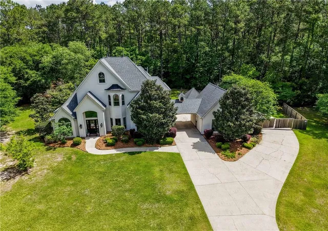 Photo 3 of Sale Pending at 459 Camden Park Dr, Covington, LA 70435 | MLS# 2552895 | Listing updated on 2026-08-30