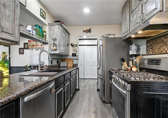 Photo 4 of Single family home for sale at 8 Colgate Pl, Kenner, LA 70065 | MLS# 2556017 | Listing updated on 2026-09-09