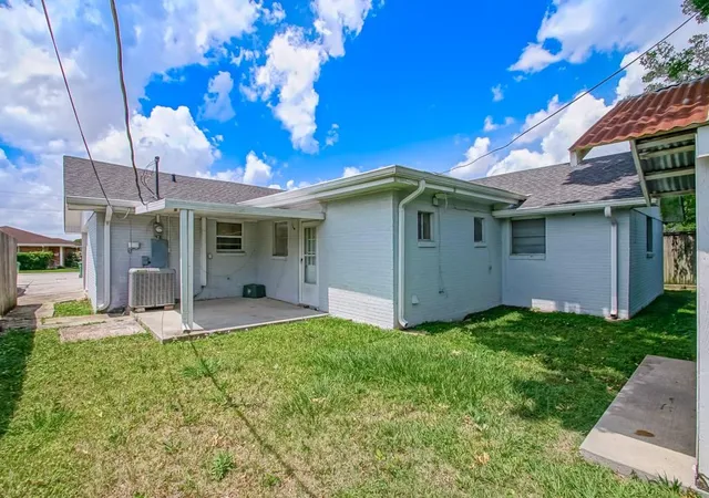 Photo 3 of Single family home for sale at 224 Willow Dr, Gretna, LA 70053 | MLS# 2554848 | Listing updated on 2026-10-07