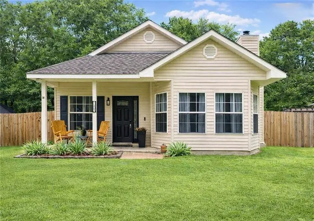 Photo 2 of Sale Pending at 71061 Lake Placid Dr, Covington, LA 70433 | MLS# 2556073 | Listing updated on 2026-10-07