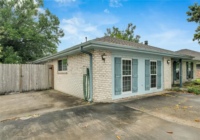 Photo 2 of Single family home for sale at 233 Colonial Clb Dr, New Orleans, LA 70123 | MLS# 2556082 | Listing updated on 2026-08-31