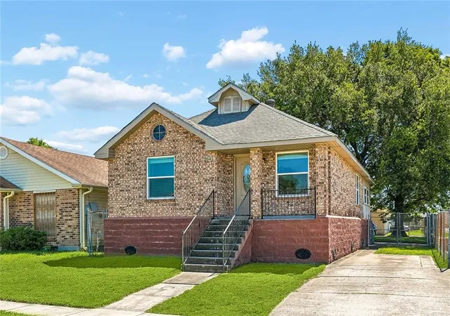 Photo 1 of Single family home for sale at 2045 Gladstone Dr, Marrero, LA 70072 | MLS# 2556541 | Listing updated on 2026-09-18