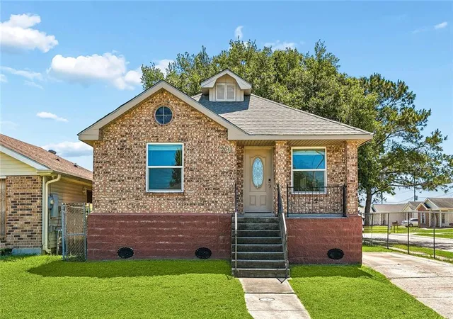 Photo 3 of Single family home for sale at 2045 Gladstone Dr, Marrero, LA 70072 | MLS# 2556541 | Listing updated on 2026-09-18