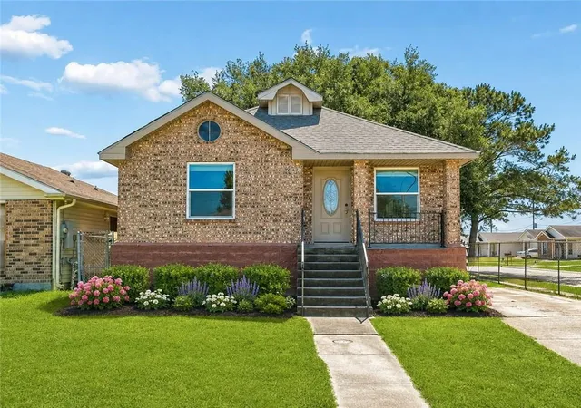 Photo 3 of Single family home for sale at 2045 Gladstone Dr, Marrero, LA 70072 | MLS# 2556541 | Listing updated on 2026-09-18