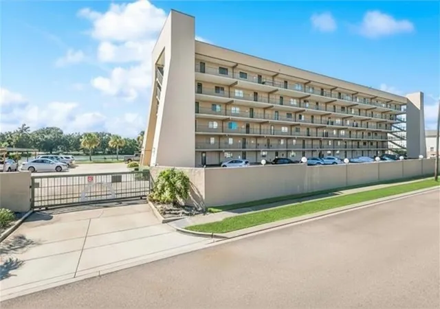 Photo 1 of Sale Pending at 4000 Davey St #401, New Orleans, LA 70122 | MLS# 2556591 | Listing updated on 2026-09-17