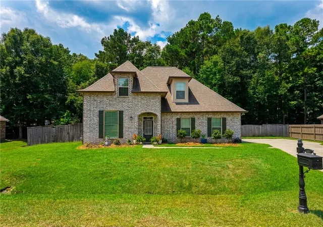 Photo 1 of Single family home for sale at 832 Lee Dr, Ponchatoula, LA 70454 | MLS# 2556392 | Listing updated on 2026-09-11