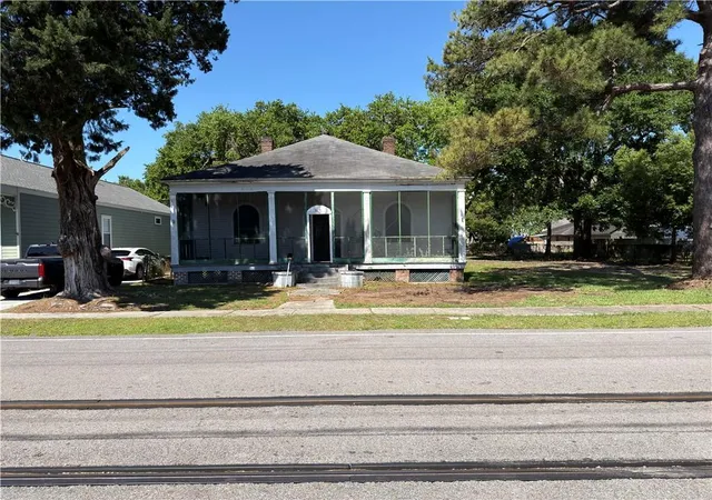 Photo 1 of Single family home for sale at 819 Madison St, Gretna, LA 70053 | MLS# 2555849 | Listing updated on 2026-10-02