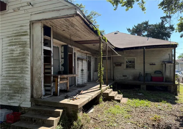 Photo 2 of Single family home for sale at 819 Madison St, Gretna, LA 70053 | MLS# 2555849 | Listing updated on 2026-10-02