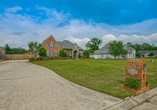Photo 2 of Single family home for sale at 347 Leeds St, Slidell, LA 70461 | MLS# 2556732 | Listing updated on 2026-10-04