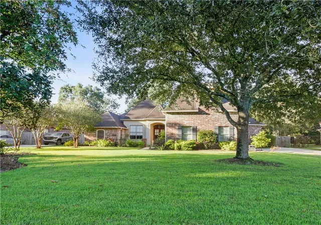 Photo 1 of Single family home for sale at 1068 Whitetail Dr, Mandeville, LA 70448 | MLS# 2557047 | Listing updated on 2026-09-21