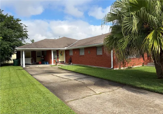 Photo 2 of Multi family home for sale at 195 97 Metairie Ct, Metairie, LA 70001 | MLS# 2557633 | Listing updated on 2026-09-05