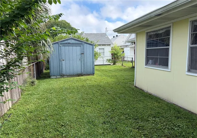 Listing Photo 4 - Condo for sale in building located at 195 97 Metairie Ct, Metairie, LA 70001