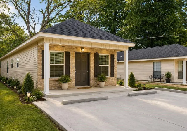 Photo 1 of Single family home for sale at 105 E Stovall St, Hammond, LA 70403 | MLS# 2557925 | Listing updated on 2026-09-17