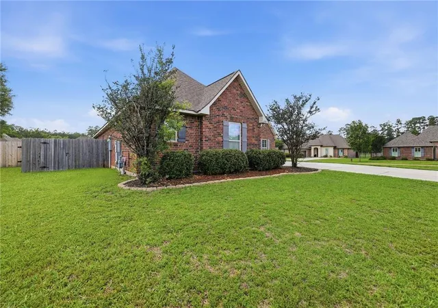 Photo 3 of Single family home for sale at 43471 Biscayne Dr, Hammond, LA 70403 | MLS# 2557874 | Listing updated on 2026-09-02