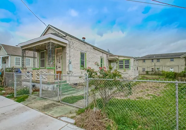 Photo 2 of Single family home for sale at 1928 Eagle St, New Orleans, LA 70118 | MLS# 2554345 | Listing updated on 2026-08-31