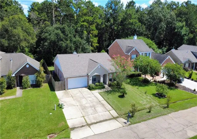 Photo 3 of Single family home for sale at 544 Huseman Ln, Covington, LA 70435 | MLS# 2558132 | Listing updated on 2026-09-17