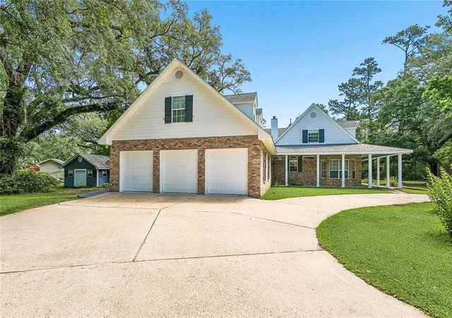 Photo 2 of Single family home for sale at 60010 Oaklawn Ave, Lacombe, LA 70445 | MLS# 2556511 | Listing updated on 2026-09-16
