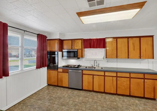Photo 3 of Single family home for sale at 568 St Ann St, Marrero, LA 70072 | MLS# 2557617 | Listing updated on 2026-10-07