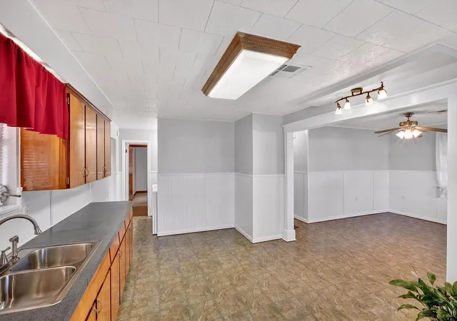 Photo 4 of Single family home for sale at 568 St Ann St, Marrero, LA 70072 | MLS# 2557617 | Listing updated on 2026-10-07