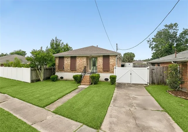 Photo 2 of Single family home for sale at 4808 Kawanee Ave, Metairie, LA 70006 | MLS# 2558454 | Listing updated on 2026-09-15