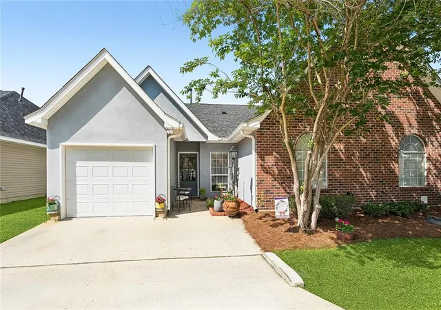 Listing Photo 1 - Condo for sale in building located at 221 Libra Ave, Mandeville, LA 70471 - Unit #B