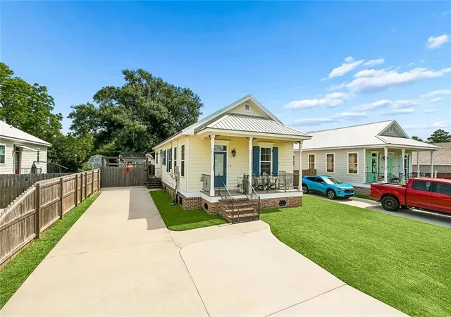 Photo 2 of Single family home for sale at 716 Luling Ave, Luling, LA 70070 | MLS# 2558504 | Listing updated on 2026-09-23