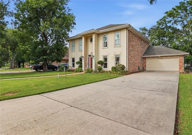 Photo 2 of Single family home for sale at 22 Chateau Trianon Dr, Kenner, LA 70065 | MLS# 2557609 | Listing updated on 2026-09-06