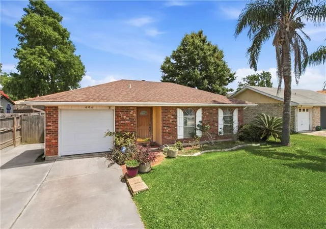 Photo 2 of Sale Pending at 404 Bertolino Dr, Kenner, LA 70065 | MLS# 2558778 | Listing updated on 2026-09-03