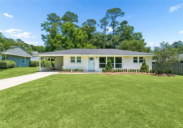 Photo 1 of Single family home for sale at 220 E 8th Avenue, Covington, LA 70433 | MLS# 2558745 | Listing updated on 2026-10-04