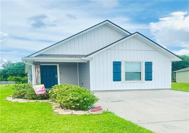 Single family home for sale at 1108 E Bienville St, Gonzales, LA 70737 | MLS# 2559170